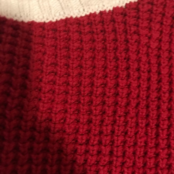 HOLLISTER RED V NECK SWEATER - Picture 4 of 4